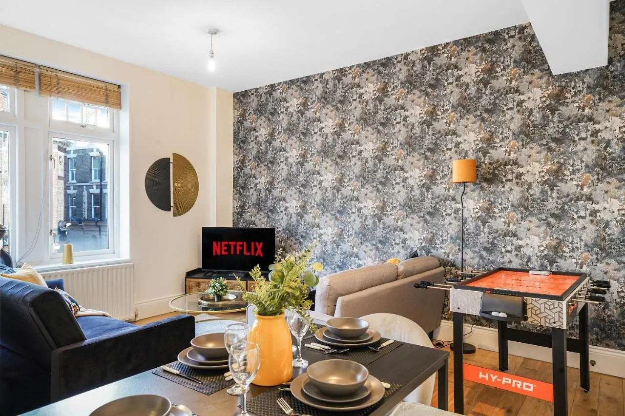 Central Hackney Abode - Balcony Apartment London 0*,  United Kingdom