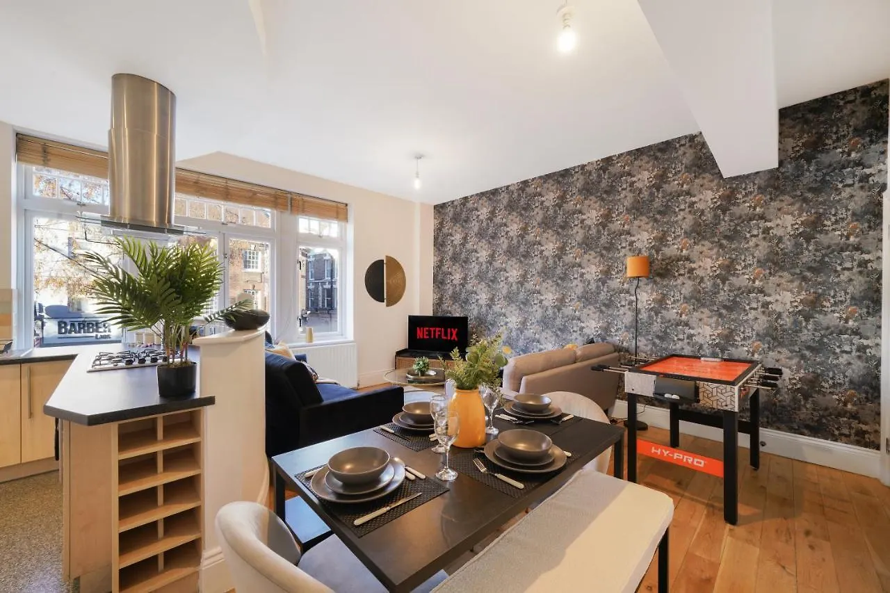 Central Hackney Abode - Balcony Apartment London