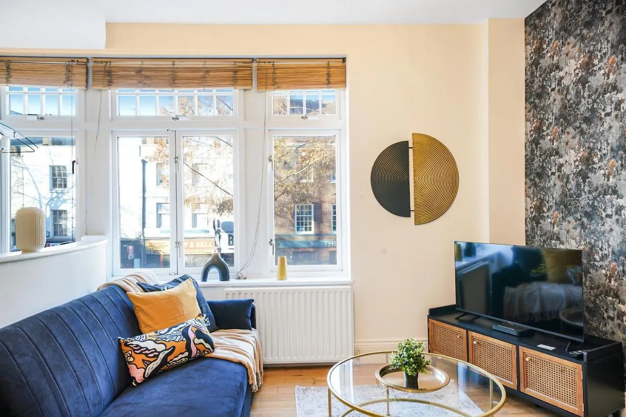 Central Hackney Abode - Balcony Apartment London United Kingdom