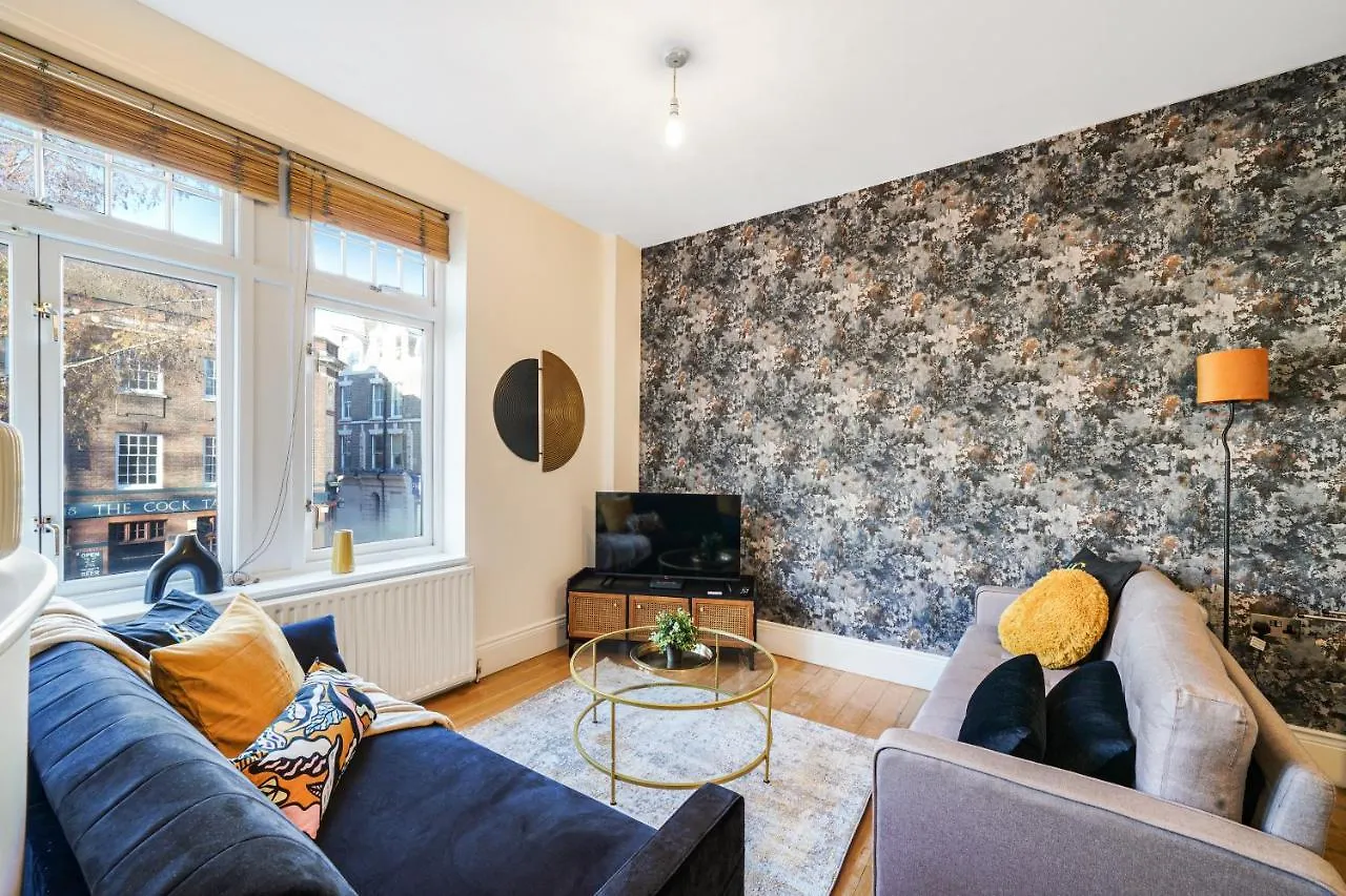 Central Hackney Abode - Balcony Apartment London 0*,  United Kingdom